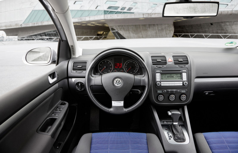 Volkswagen Golf 5 wnętrze